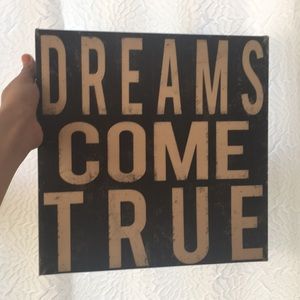 I’m selling a decoration